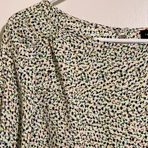 Medium relaxed fit blouse in colorful print.